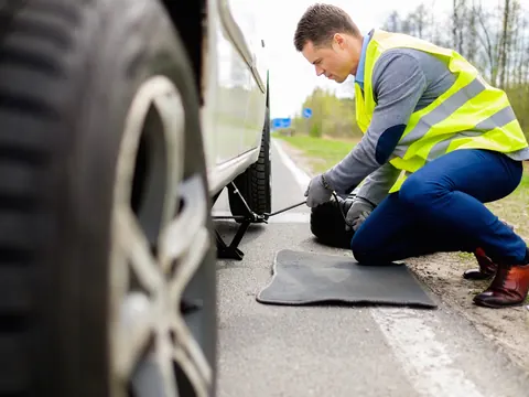 Flat Tire Change in Dallas, TX by Dawson Tow Service