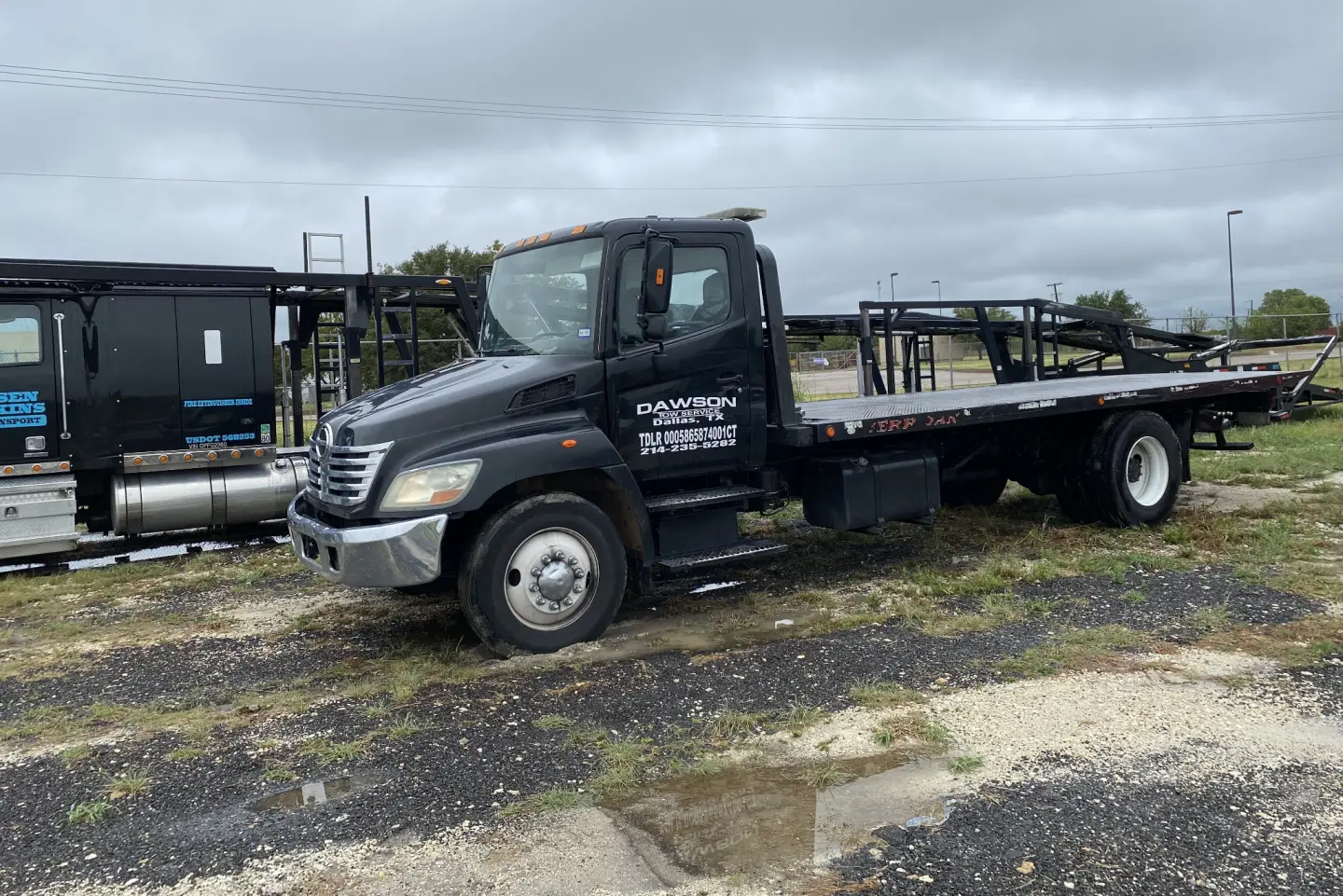 Dawson Tow Service flatbed tow truck in Dallas, TX